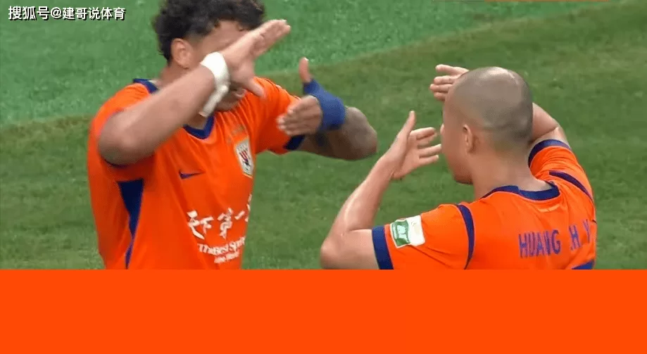 1-0！克雷桑补时救主！泰山VS新鹏城：4防1，克雷桑仍能倒钩_深圳_外援_球员